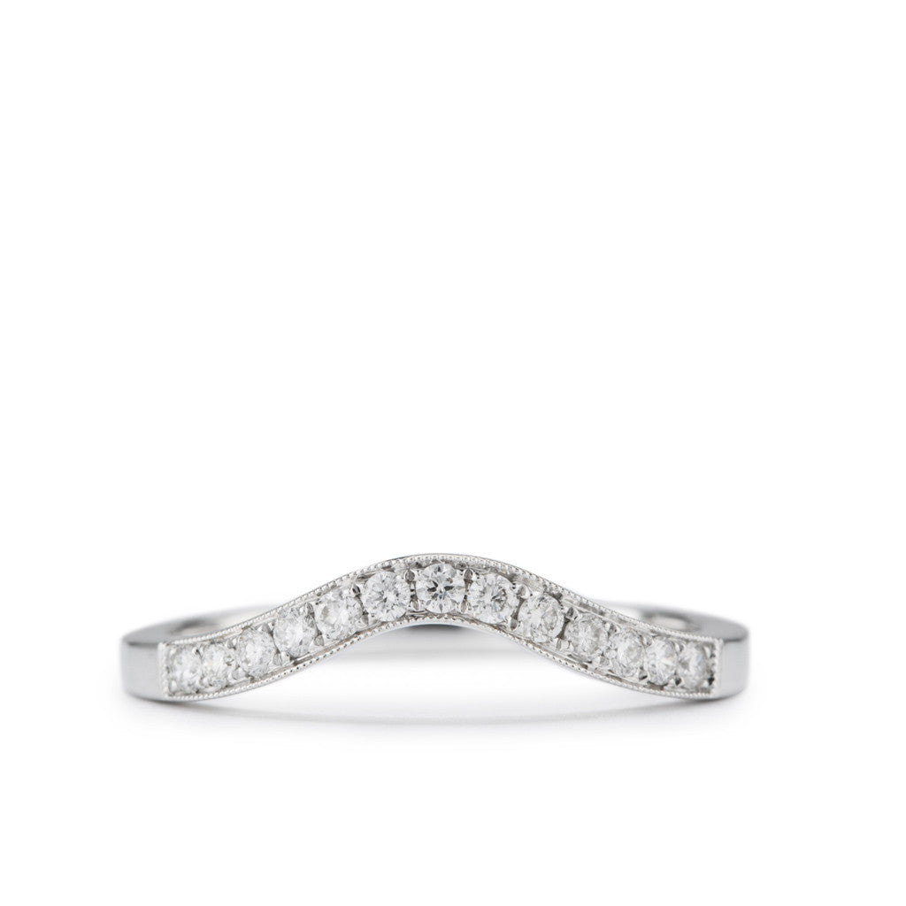 Curving Wedding Band in white gold with diamonds
