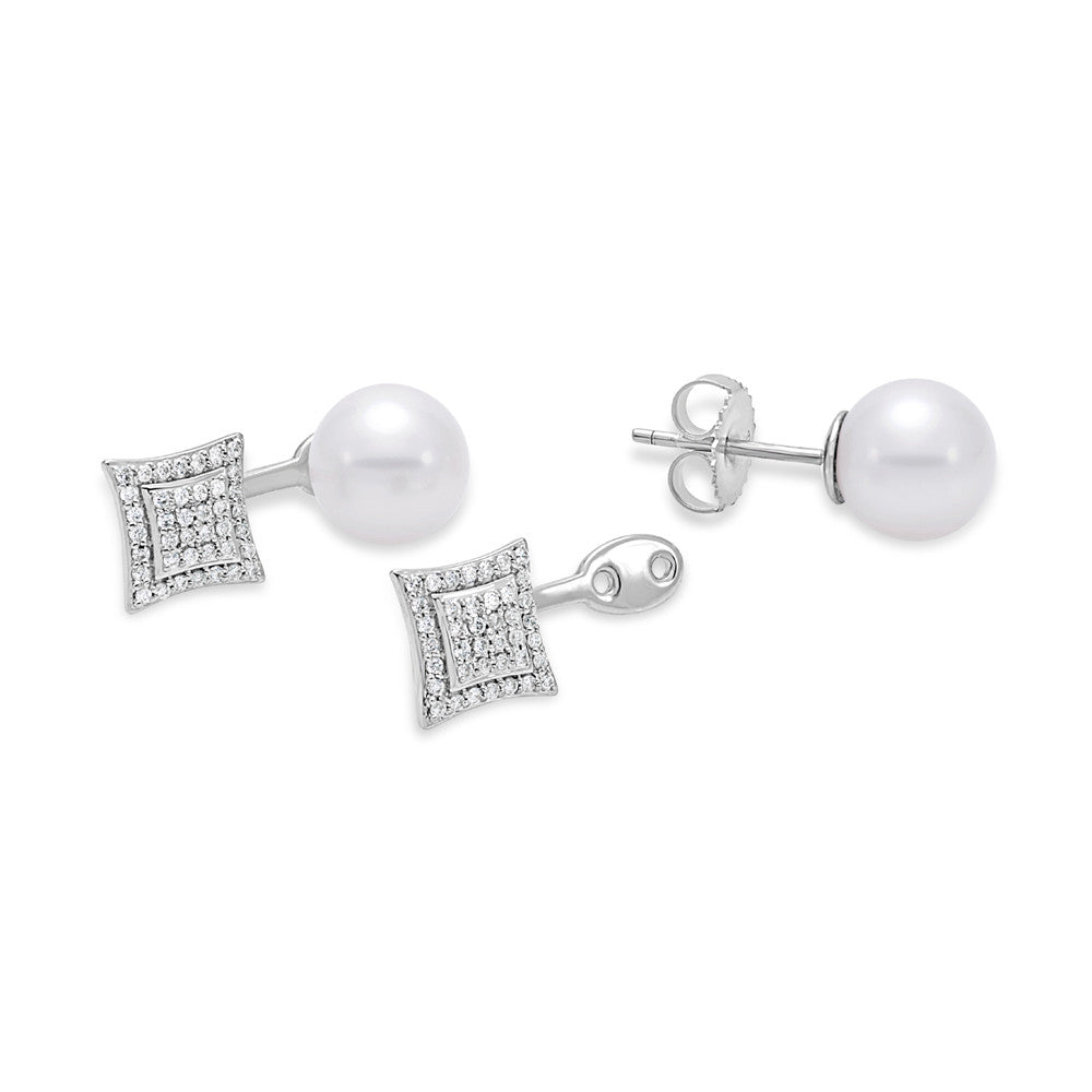Pearl Stud with diamond pave' accent in 18k white gold.