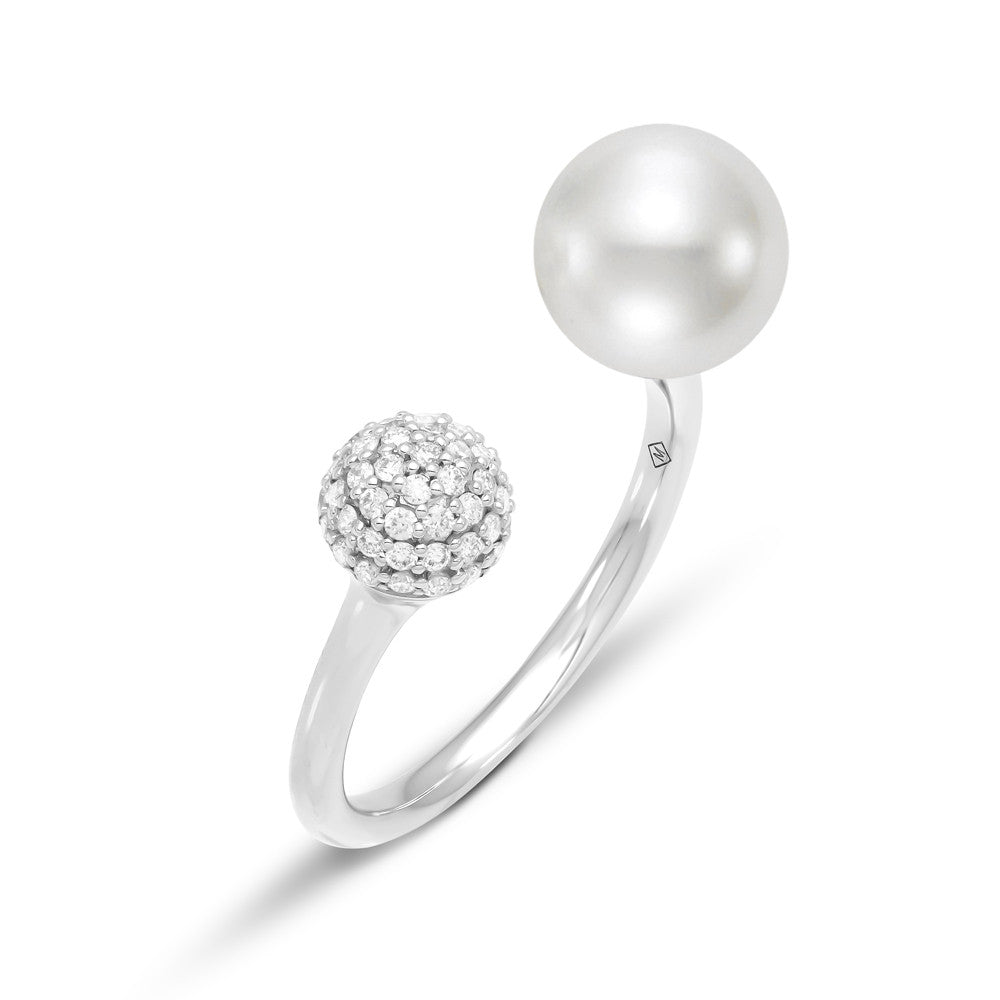 Dramatic white gold and Pearl ring with diamond pave' accent.