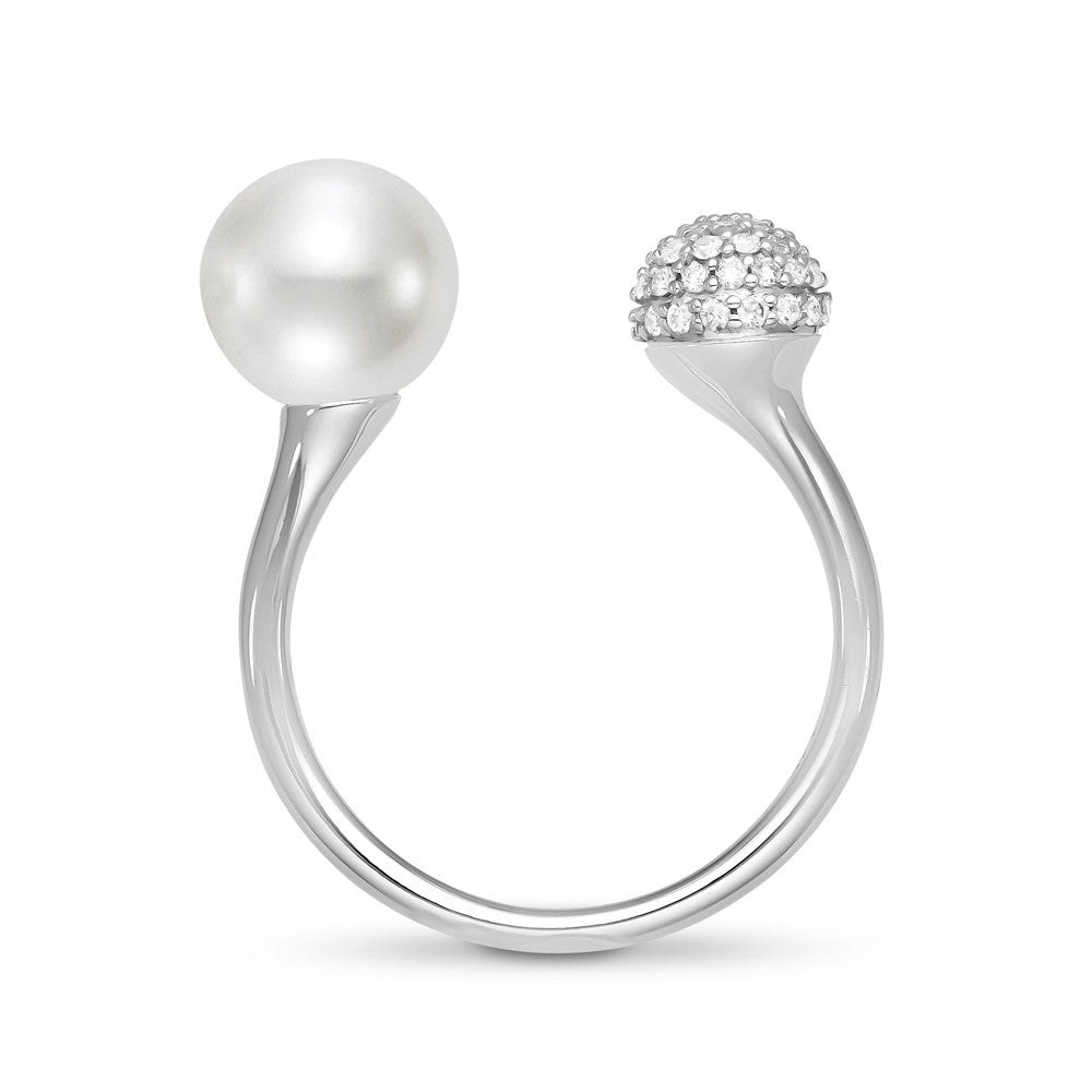 Elegant modern pearl and diamond ring in 18k white gold.